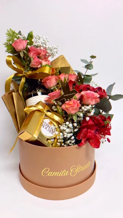 BOX FLOWER WINE ✨ Flores, vinho e chocolate em uma composição pensada para surpreender. E…